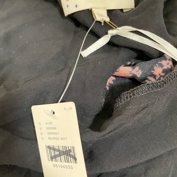 New Anthropologie Caballero Abstract Wrap Midi Dress
Retail $248
Plus XS - Picture 11 of 11